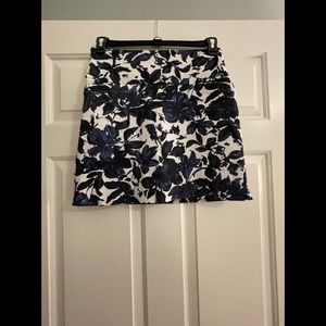 S.C. & CO. SKORTZ SZ small White,Navy, Royal floral NWOT